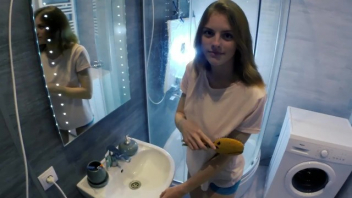 แอบเย็ด แตกในหี เย็ดในห้องน้ำ เงี่ยนหี หีน้องสาว