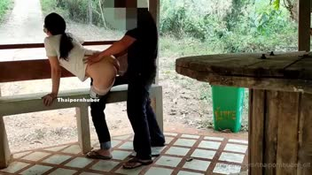 แอ่นหี เย็ดในศาลา เย็ดเอ้าท์ดอร์ เย็ดหีฟรี เย็ดนอกสถานที่